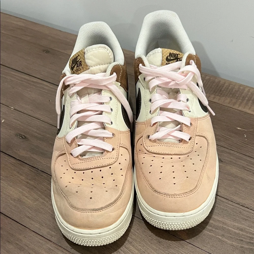 Nike Air Force 1 Low in Tan and Cream with Pink Accents - Picture 7 of 9